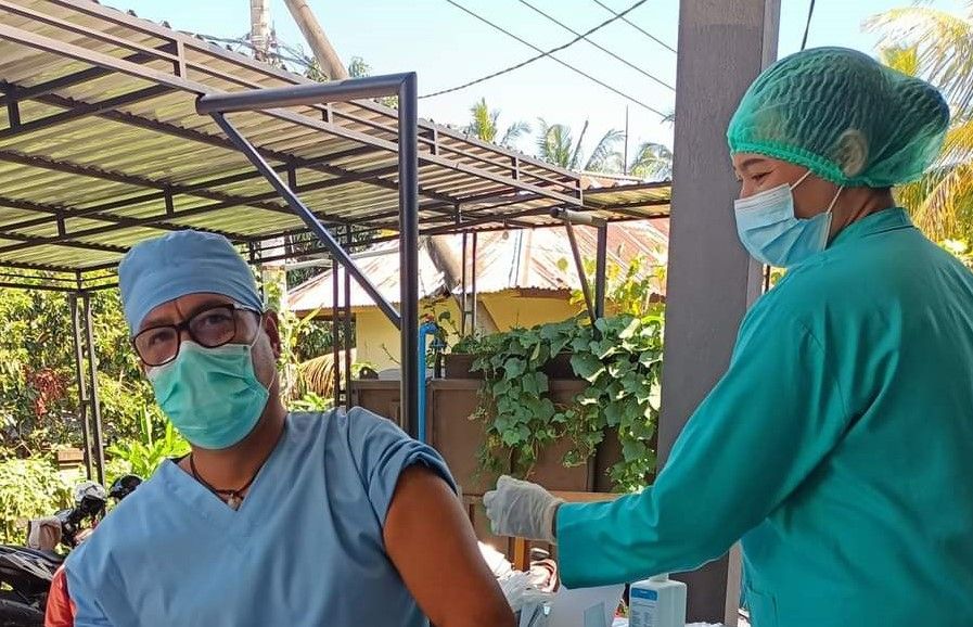 podiumnews.com-Vaksinasi Dosis Ketiga untuk Nakes di Buleleng Capai 92,03 Persen